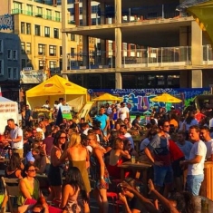 shoreditch-market-crowd